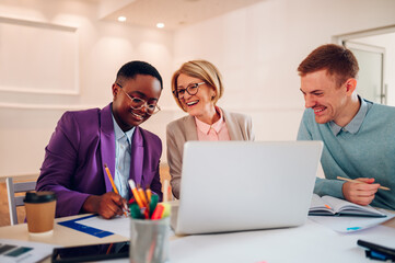 Obraz premium Multiracial business group of people having a meeting in an office