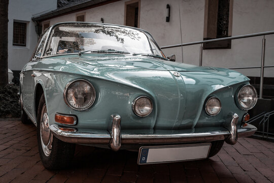 Frontansicht eines VW Karmann Ghia, Rheinbach, 18 Juli 2015
