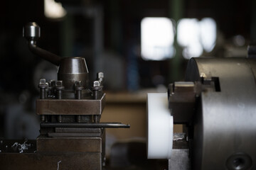 Work that cuts resin material with a lathe
