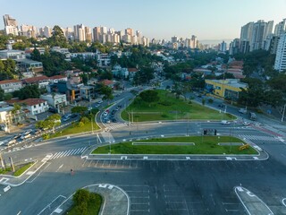 Foto aérea da praça Charles Miller, zona nobre de São Paulo, proximo aos bairros de Pacaembu e Perdizes