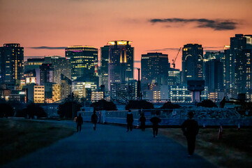 淀川河川公園から見る梅田のビル群