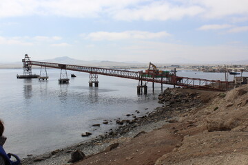Obraz premium Muelle mecanizado abandonado Caldera, atacama Chile