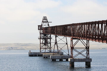Muelle mecanizado abandonado oxidado Caldera, Copiap&oacute;, Chile