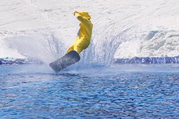 People are enjoying Pond skim at the end of ski season