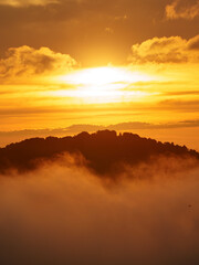 雲海と登る朝日