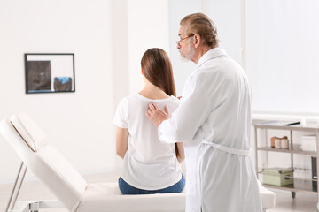 Obraz premium Professional orthopedist examining patient's back in clinic