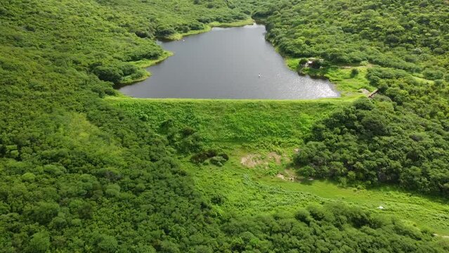 Paisagem Area Verde Morro Verde Montanha Floresta Sert&atilde;o Nordeste Estrada Pedra Tendo S&iacute;tio fazenda Lago Lagoa Natureza Natural A&eacute;reo Drone Para&iacute;ba Patos Serrano Brasil