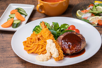 ソースのかかったハンバーグ