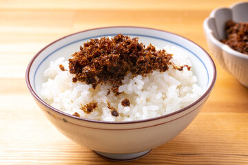 鰹でんぶと白ごはん
