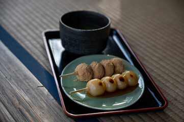 串だんごとお茶