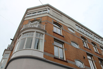 Obraz premium old brick house or flat building in amsterdam (the netherlands) 