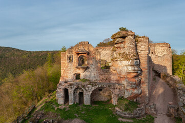 Blick auf die Burgruine Neuscharfeneck im Naturpark Pfälzer Wald. Flemingen in Rheinland-Pfalz in Deutschland