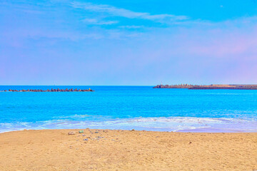 Fototapeta na wymiar 青い空と海と砂浜
