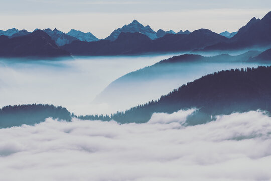 Berge im Nebel 