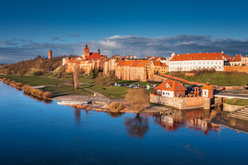 Obraz premium Beautiful architecture of the Granaries in Grudziadz by the Wisla river, Poland.