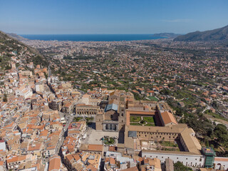 fotografia col drone della cattedrale di monreale