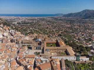 fotografia col drone della cattedrale di monreale