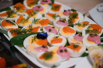 Essens-Buffet mit gekochten Eiern und Topping