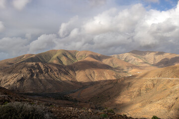Fototapeta na wymiar Mountains and a cloudy sky, Fuerteventura, Spain