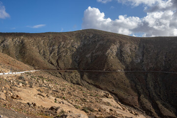Obraz premium Mountains and a cloudy sky, Fuerteventura, Spain