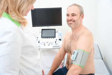 Fototapeta na wymiar Doctor applying holter monitor for daily monitoring of an electrocardiogram