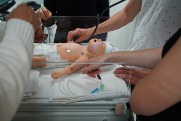 Obraz na płótnie Canvas Pediatric resuscitation simulation workshop at Faculty of Medicine..