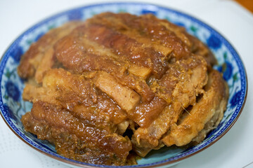 A mellow and delicious taro braised pork, Chinese food