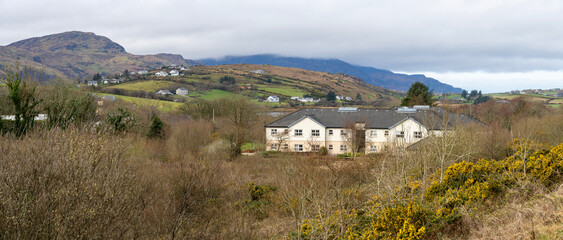 Fototapeta premium Panorama. View of the cottages and mountains. Northern Ireland.