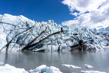 Alaskan Wilderness: Stunning Glacier Landscape