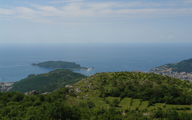 Fototapeta na wymiar view from the mountain to the sea