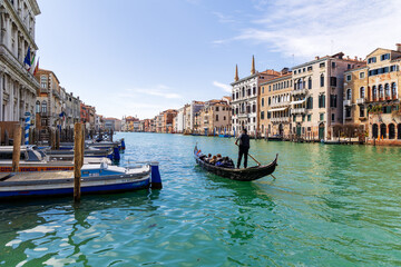 Fototapeta na wymiar Gondel auf dem Canale Grande in Venedig