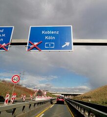 Autobahnschild A1 Richtung Koblenz