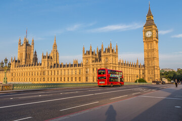Fototapeta na wymiar Big Ben and the Red Bus in London 