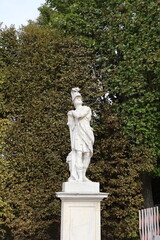 Obraz premium statue in the park