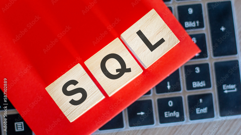 Aufkleber on keyboard notebook cubes with the inscription - sql, red background