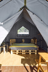 Photos of beautiful glamping in the winter forest