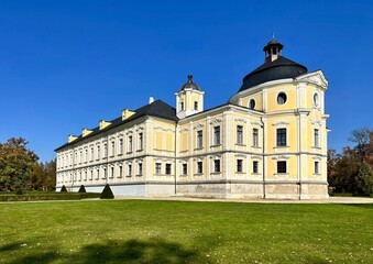 Fototapeta na wymiar baroque castle Kravare