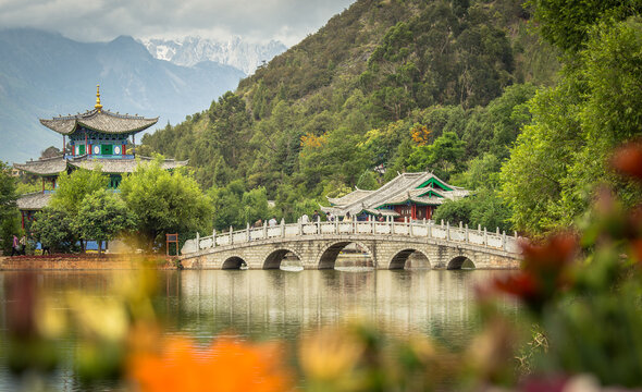 Hei long tan lake in jade spring park in yunnan province, china