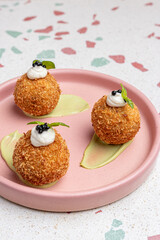 Albondigas fritas, rellenas