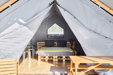 Photos of beautiful glamping in the winter forest
