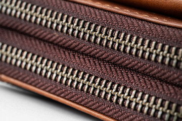 Doppelter Reißverschluss