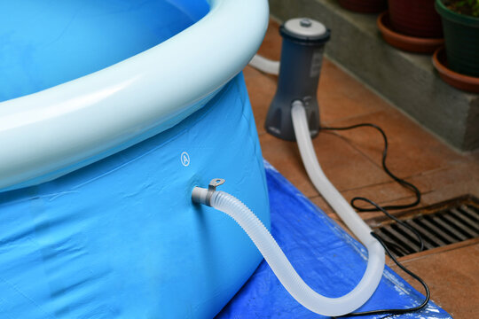 Piscina inflable y filtro de limpieza.