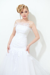 Fototapeta premium extravagant blonde bride