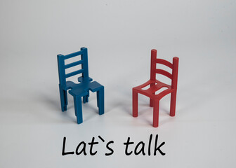 dwa krzesła ustawione koło siebie. Relacje w komunikacji - obrazy, fototapety, plakaty