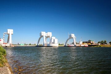Obraz premium Weir in the river Lek at Hagestein, which is closed for maintenance