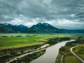 Aerial view of the Paradise Valley in Montana with the Yellowstone River under a gloomy gray sky - obrazy, fototapety, plakaty