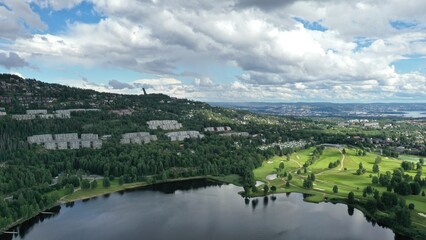 Fototapeta na wymiar vue panoramique d'Oslo depuis Holmenkollen, norvège