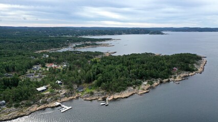 Obraz premium paysage de foret et de cote rocheuse en Norvège