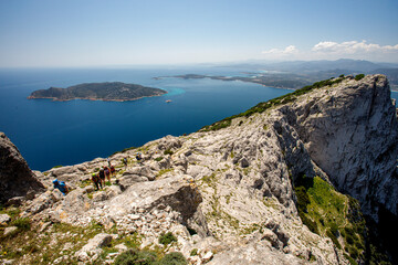 foto panoramica della costa della sardegna vista dalla vetta di Tavolara (Sardegna - Italia)