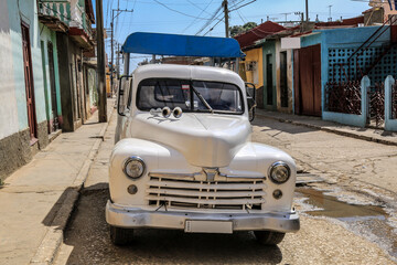 Wunderschöner weißer Oldtimer in Kuba (Karibik)